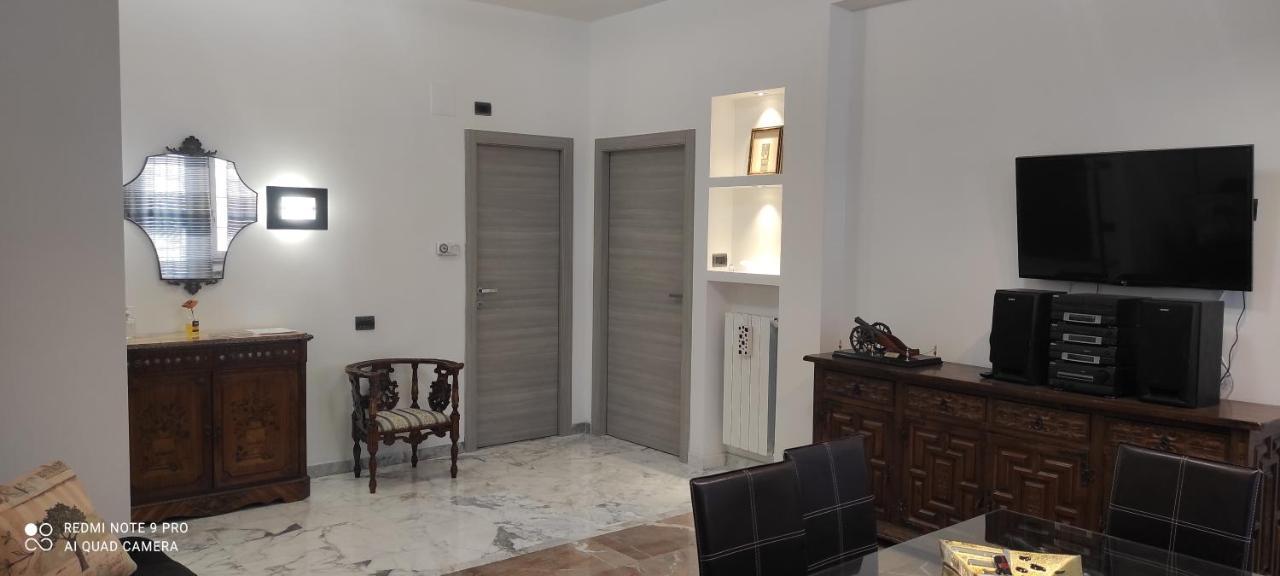 Pasqualina's House Rom